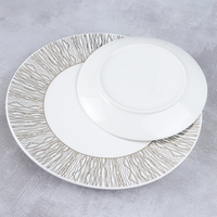 Plats en porcelaine de luxe simples dorés et blancs de 10 pouces