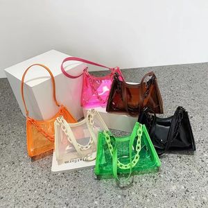 Großhandel Einschultertaschen aus PVC in Verschiedenen Farben Wasserdichte Mini-Schulter-Crossbody-Tasche mit Acrylketten-Dekoration - Product Image 1