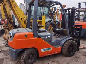 Machine hydraulique japonaise de construction 3 tonnes Chariot élévateur Toyota 3 tonnes Action flexible d'occasion Prix bon marché Fourche toyota fabriquée au Japon - Product Image 5