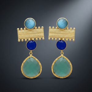 Blue Gemstone Stud Aqua Calcedonia y zafiro Hydro Gemstone Dangle Pendiente chapado en oro - Product Image 2