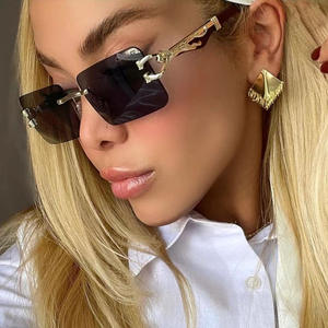 Lunettes de soleil rétro sans monture unisexe, verres PC UV400, branches effet bois léopard, design carré, protection solaire tendance pour voyage et conduite - Product Image 4