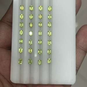 Collier en cristal de sphène naturel élevé octogone coupe 8mm hauteur calibrée Titanite de feu en vrac 9mm forme vert bijoux traités thermiquement - Product Image 1