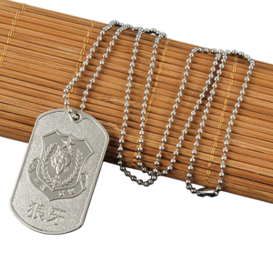 Pendentifs Colliers Personnalisés en Émail de Haute Qualité avec Design Imprimé UV sur Surface Métallique pour Votre Propre Logo, Forme 3D Originale - Product Image 1