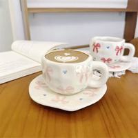 Ensemble de soucoupes tasses à thé en céramique rétro modernes de luxe léger peintes à la main de grande valeur de beauté pour le petit-déjeuner en céramique moderne peinte à la main