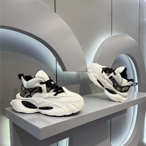 Zapatos de Skate Casuales a la Moda con Suelas Gruesas, Diseño Antideslizante, Adecuados para Caminar, Zapatos de Hombre para Uso Casual - Product Image 4