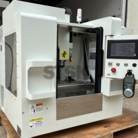 Centre d'usinage vertical miniature CNC de haute précision VMC215 à 3 axes pour le traitement des métaux