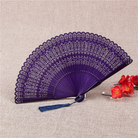 Éventail pliant en bambou sculpté style rétro européen HZ pour femme, mini éventail chinois élégant et parfumé avec motifs ajourés