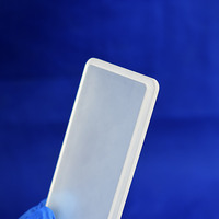 Plaque de protection en quartz de silice fondue de haute pureté avec rebord à bride, centre encastré et surface dépolie pour couvercle d'équipement