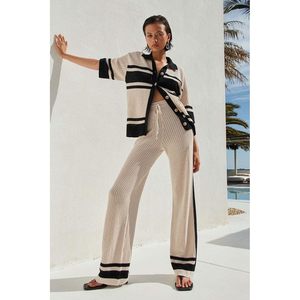 Conjunto de dos piezas de ganchillo personalizado 2026 para mujer: Camisa y pantalón de playa calado con cintura elástica, ajuste holgado, manga corta y cuello en V - Product Image 3