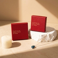Coffret à bijoux rouge bordeaux personnalisé avec logo, slogan « Que la joie soit avec vous », emballage cadeau en carton rigide pour alliance et collier de mariage