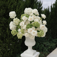 Burgunderrote Künstliche Blumenkugel 60CM Seidenrosen Rot-Grünes Blumenarrangement Römische Säule Tischdekoration für Hochzeitszeremonie