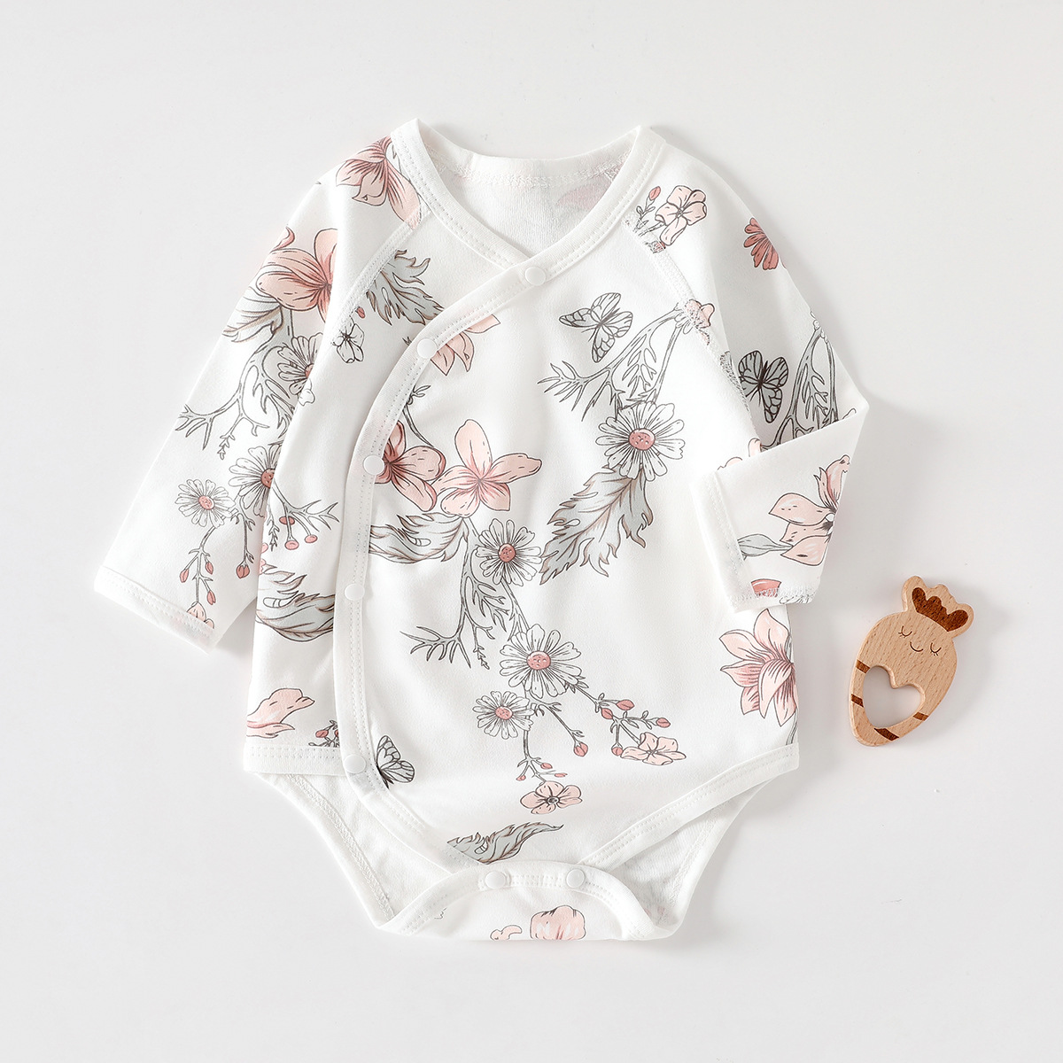 Colocado con cientos de flores.