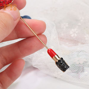 女性のための赤いラインストーンのセクシーな唇のブローチかわいいジュエリークリップ高級口紅襟ラペルヒジャーブピンブローチ - Product Image 4