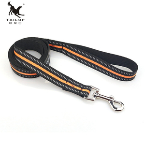 Para venta al por mayor de fábrica, correa de perro de poliéster a rayas clásica con Material reflectante resaltado, logotipo personalizable de 2,5 cm X 199cm - Product Image 1