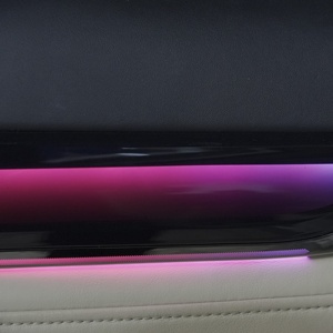 Lampe d'ambiance multifonctionnelle pour l'intérieur de voiture avec éclairage de sol, éclairage de porte et éclairage de porteuse de gobelet - Product Image 6
