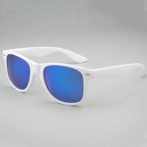 Vente en gros UV400 CE lunettes de soleil lumière Fluorescent blanc couleur miroir lentille lunettes cadres concepteur logo personnalisé lunettes de soleil de plage - Product Image 2