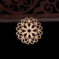 Beau métal décoratif plaqué or, composants de bijoux en laiton brillant, fleur en filigrane pour la décoration