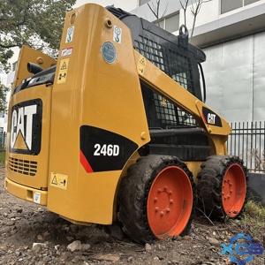 Vente Flash Chargeuse sur pneus Caterpillar CAT 246D d'occasion, modèle 2022, puissance 60KW, moteur de pompe hydraulique, prix avantageux, bon état - Product Image 1