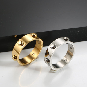 Anello dell'Amicizia Impermeabile in Acciaio Inossidabile Placcato Oro 18K PVD con Rivetti Rotondi per Donna e Uomo, Gioielli di Tendenza - Product Image 4