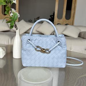 Mini Borsa di Design in Pelle Intrecciata di Alta Qualità, MiniAndiamo Stile Retrò Europeo e Americano con Chiusura Magnetica e Tracolla Singola con Logo - Product Image 5