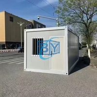 Maison conteneur pliable en acier prête à l'emploi de 20 pieds avec design moderne du milieu du siècle et construction en panneaux sandwich
