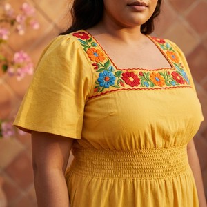 Vestido Midi de Algodón Bordado con Diseño Folclórico Argentino de Córdoba, Color Amarillo Girasol, con Mangas Abullonadas y Cintura Fruncida, Tallas S a 5X - Product Image 2
