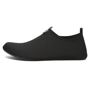 <span class=keywords><strong>Chaussures</strong></span> Aquatiques Pieds Nus Homme <span class=keywords><strong>Femme</strong></span> à Semelle Souple Légères et Antidérapantes pour la Plage, la Maison, l'Aérobic, la Danse – Modèle Complet pour l'Hiver - Product Image 5