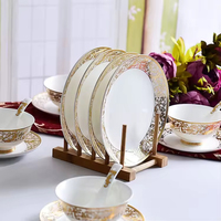 Vente en gros de bols et d'assiettes en céramique ornée d'or exquis personnalisés pour une cuisine raffinée
