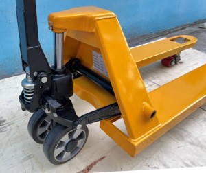 Montacargas Manuales Modelo Básico con Ruedas de Goma, Transpaletas y Carretillas de Mano para Almacén y Logística - Product Image 2