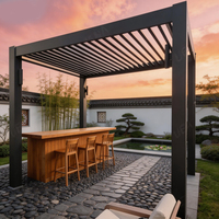 Cabane de piscine en aluminium avec douche, vestiaire, banc de rangement, mobilier d'extérieur, chaises longues, zone de bain de soleil et abri pare-soleil