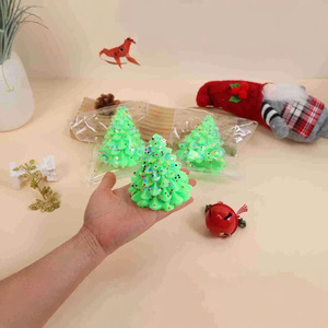 Jouet de décompression en forme de sapin de Noël, simulation d'ambiance de Noël, jouet musical à presser, dessin animé simple, en matériau TPR, unisexe, pour bureau - Product Image 5