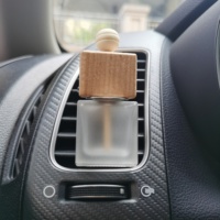 Bouteille Dépolie de 8 ml, Désodorisant de Voiture à Clip, Diffuseur de Parfum pour Grille d'Aération, Récipient d'Huile Essentielle, Diffuseur à Bâtonnets en Verre pour Voiture