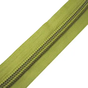 Factory direct sale no.10 2.6kg/100y black color long chain high quality bags nylon zipper