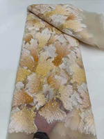 Nouveau tissu en maille brodé de perles et de sequins en forme de fleurs 3D écologique pour robes de mariée, costumes de scène et tenues pour filles d'usine