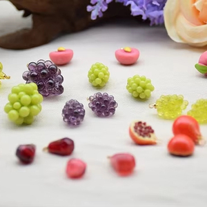 Mini 11-26mm Multistyle pesca uva melograno ciondolo di frutta colorata in resina dipinta per accessori gioielli - Product Image 1