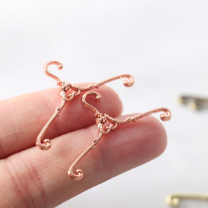 Fabricant chinois <span class=keywords><strong>Cintre</strong></span> pour poupée Cintres miniatures en métal - Product Image 5