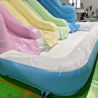 Structure gonflable colorée 4 en 1 avec toboggan, château gonflable et piscine à balles pour enfants
