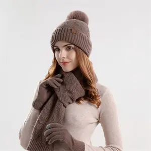 Großhandel Frauen Männer 3 Stück Set Acryl Strick Winter Mütze mit Schal und Handschuhen Set mit Leder Patch Label