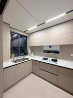 Aparador Moderno con Cajones, Almacenamiento y Puertas, Color Gris y Blanco, para Comedor