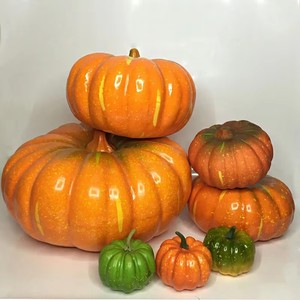 Calabazas Artificiales de Espuma Realistas en Varios Tamaños, Color Naranja y Verde, para Decoración de Mesa en Interiores, Acción de Gracias, Halloween, Otoño - Product Image 2