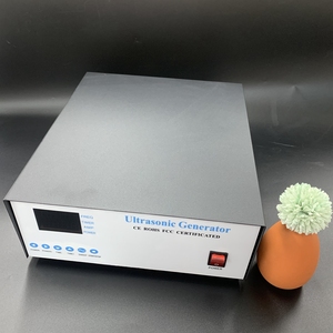 Le générateur ultrasonique de balayage numérique de 1800w 20-40khz fonctionne avec la plaque de transducteur sous-marine ultrasonique pour le nettoyage - Product Image 4