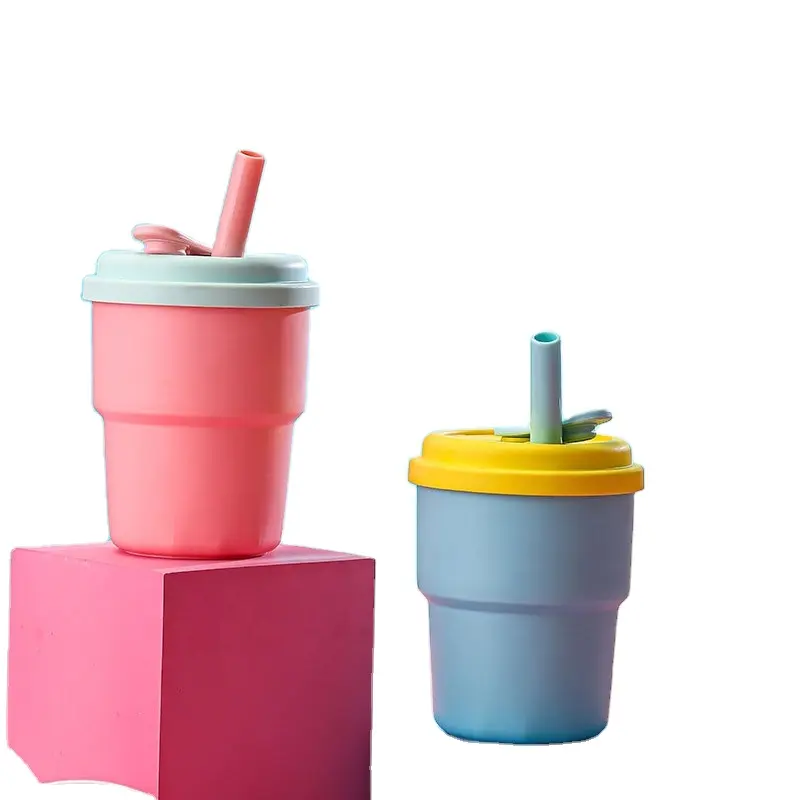 Cangkir susu plastik Food Grade dengan sedotan untuk anak-anak, cangkir kopi plastik 380ML bebas BPA untuk bayi dengan tutup silikon