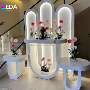 Espositore per Profumi LEDA Personalizzato in Acrilico con Illuminazione LED per Eventi e Feste, Decorazione per Tavoli da Torta per Interni - Product Image 1
