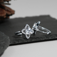 Vente en gros de boucles d'oreilles en argent sterling S925 avec trèfle à quatre feuilles incrusté de moissanite, bijoux de mariage et de fiançailles pour femmes