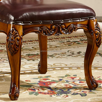 Table à manger de conception européenne, table à manger en bois massif et chaises avec revêtement en cuir, table à manger en bois