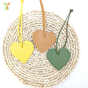 YY Premium PU <span class=keywords><strong>cuir</strong></span> coeur breloques pendentif été mode femmes sac à main amour breloques pendentif 8 couleurs coeur porte-clés - Product Image 3