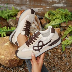 Baskets rétro confortables pour femme, à lacets, avec empiècements brodés, semelle souple en gelée, polyvalentes, décontractées, pour le quotidien - Product Image 1