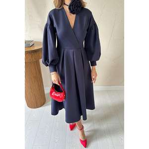 Robe de plongée bleu marine avec détail rose, vente en gros pour tenue professionnelle - Product Image 2