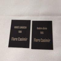 Étiquettes métalliques personnalisées en relief pour flacons de parfum, de soins de la peau et de bougies - Étiquettes d'emballage imperméables avec logo personnalisé imprimé