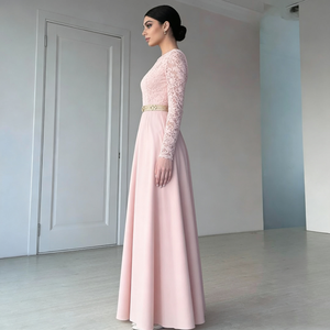 Robes de soirée maxi élégantes <span class=keywords><strong>pour</strong></span> femmes, en satin de dentelle rose clair, col rond, manches longues, ceinture dorée, <span class=keywords><strong>taille</strong></span> cintrée, silhouette évasée - Product Image 2